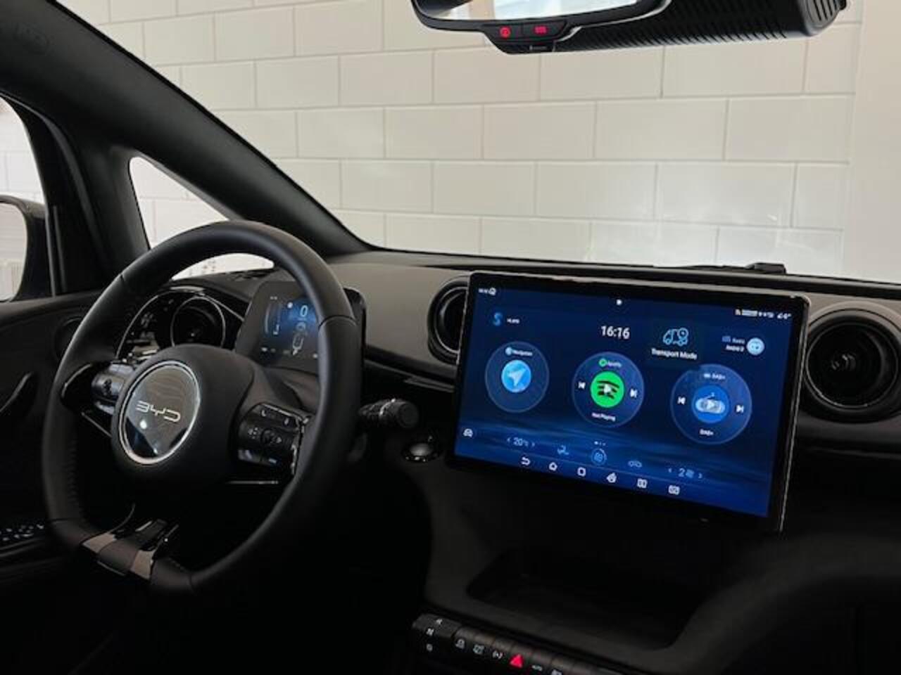 BYD Dolphin Design 60 kWh DEMO | CLIMATE CONTROL | BEDIENING VIA APP | APPLE CARPLAY | ANDROID AUTO | 360 CAMERA | ELECTRISCHE STOELEN