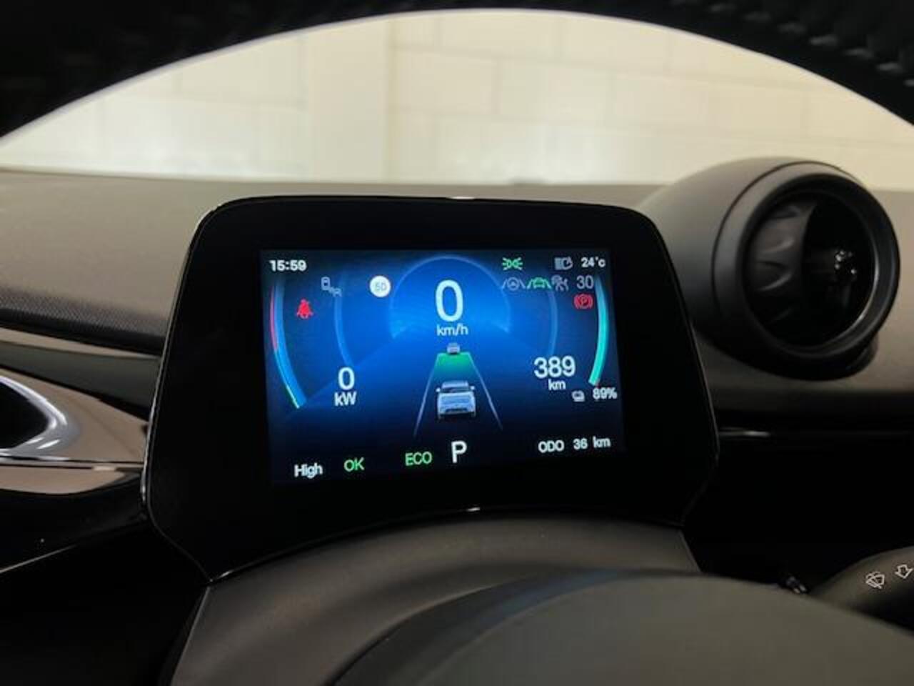 BYD Dolphin Design 60 kWh DEMO | CLIMATE CONTROL | BEDIENING VIA APP | APPLE CARPLAY | ANDROID AUTO | 360 CAMERA | ELECTRISCHE STOELEN