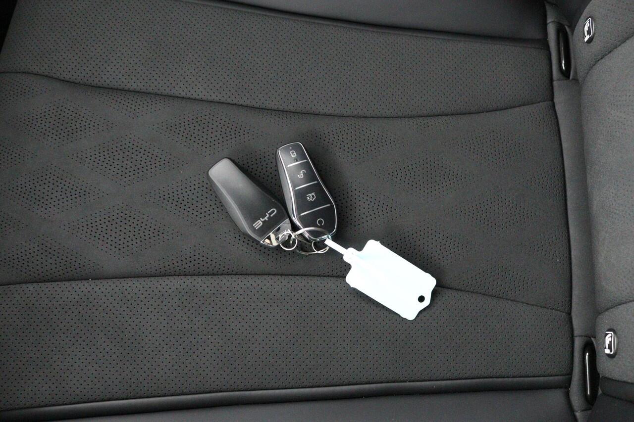 BYD Dolphin Design 60.4 kWh | Panoramadak | Parkeercamera | Navigatie |