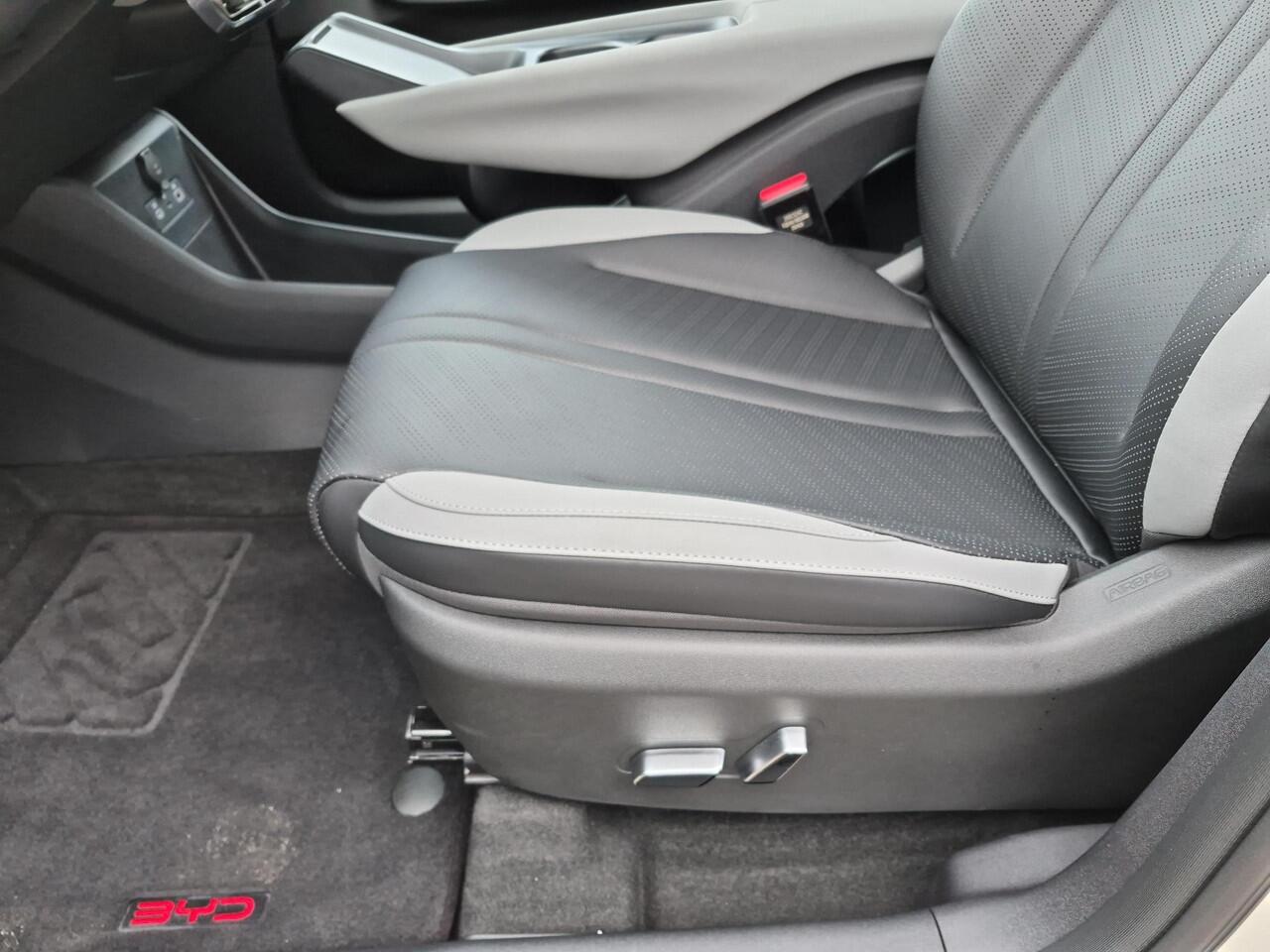 BYD Dolphin SURF Boost 43 kWh | ¤2000 korting | 320 KM WLTP | Achteruitrijcamera | Adaptive cruise control | Elektrische Stoelen | Apple Carplay & Android Auto |