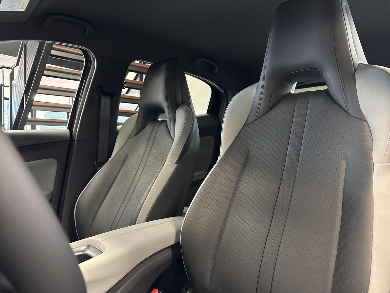 BYD Dolphin SURF Boost 43 kWh | Direct Leverbaar | 320 KM Actieradius WLTP | Elektrische Stoelen | Achteruitrijcamera | Voorraad Deals |