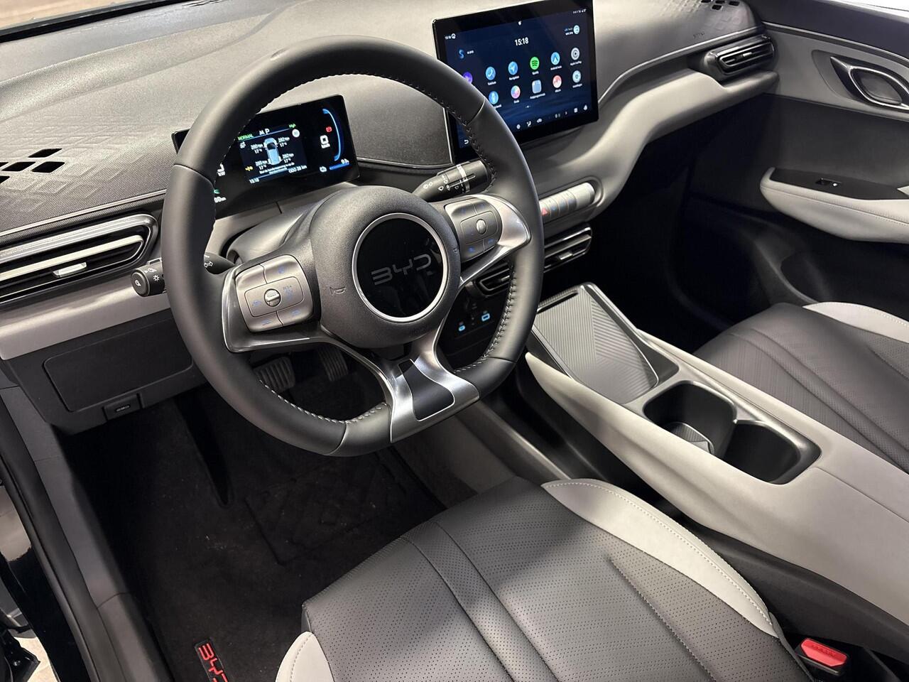 BYD Dolphin SURF Boost 43 kWh | Direct Leverbaar | 320 KM Actieradius WLTP | Elektrische Stoelen | Achteruitrijcamera | Voorraad Deals |