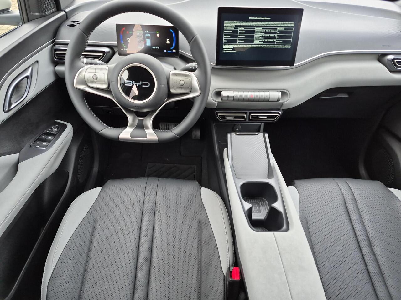 BYD Dolphin SURF Boost 43 kWh | ¤2000 korting | 320 KM WLTP | Achteruitrijcamera | Adaptive cruise control | Elektrische Stoelen | Apple Carplay & Android Auto |