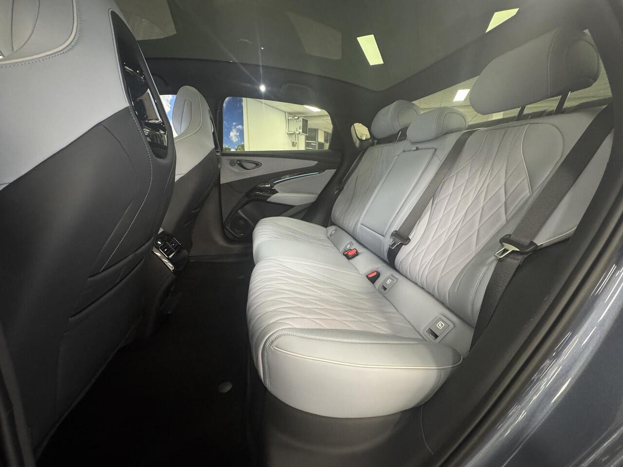 BYD Seal Design RWD 82.5 kWh Panoramadak | 1e eigenaar | Camera | Tahitian Blue interieur