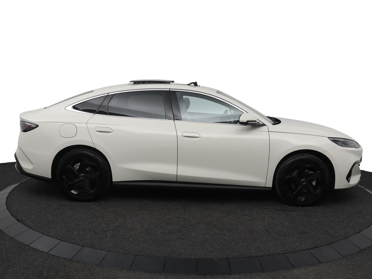 BYD Seal 6 DM-i Sedan Comfort Lite | Apple Carplay | Navigatie | 360 graden camera | Panoramadak |