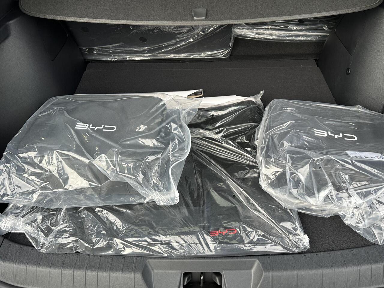 BYD Seal U 1.5 DM-i FWD Boost VAN: 41.000,- VOOR: 36.877,- UW EINDEJAARSVOORDEEL: 4.123,- EURO | NIEUWE AUTO | BYD GARANTIE 6 JAAR