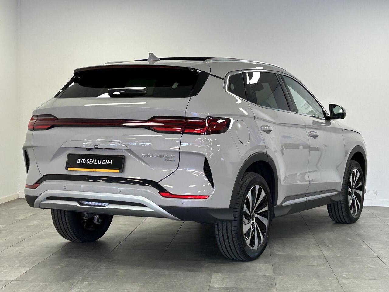 BYD Seal U 1.5 T DM-i AWD Design | SNEL LEVERBAAR! BOUNDLESS CLOUD + LEDEREN BEKLEDING