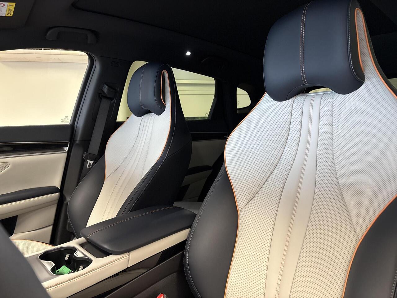 BYD Seal U Comfort 71.8 kWh | 420 KM WLTP | 1300 KG Trekgewicht | 360° Camera | Stoelverwarming | Panoramisch Schuif Dak | Elektrische Stoelen |