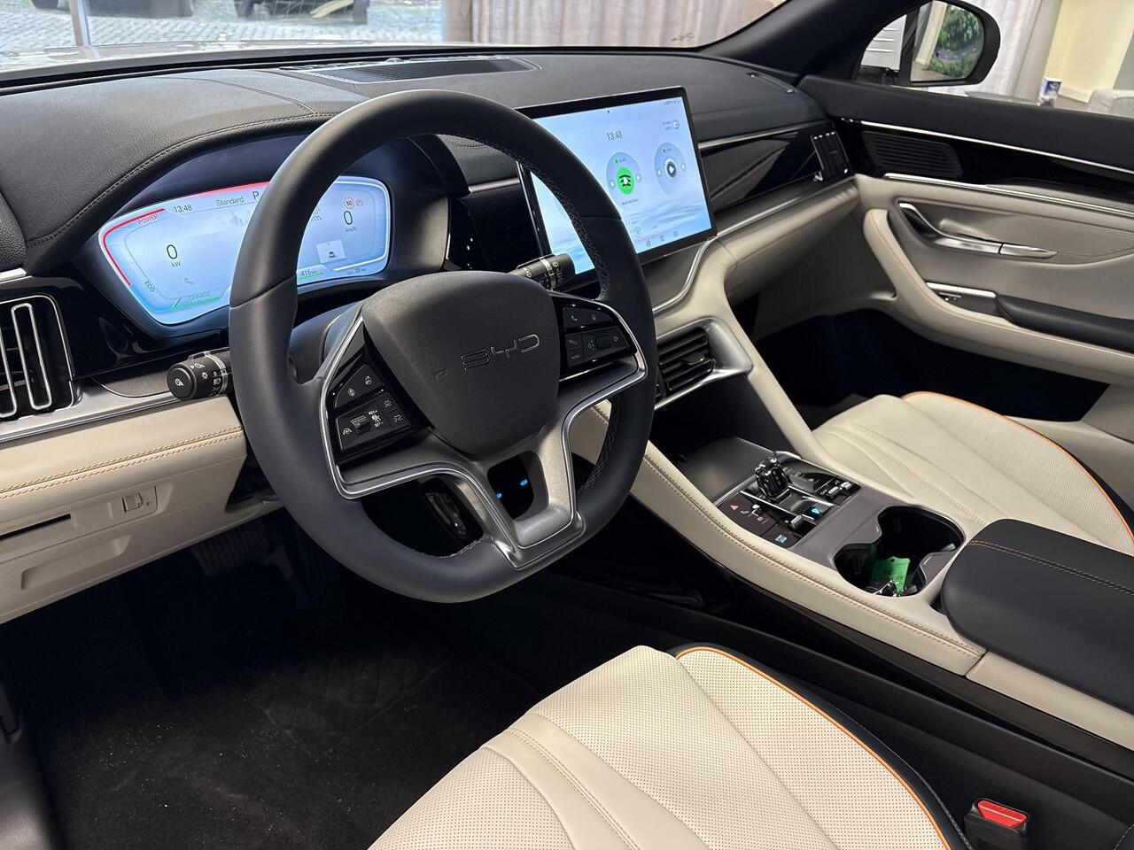 BYD Seal U Comfort 71.8 kWh | 420 KM WLTP | 1300 KG Trekgewicht | 360° Camera | Stoelverwarming | Panoramisch Schuif Dak | Elektrische Stoelen |