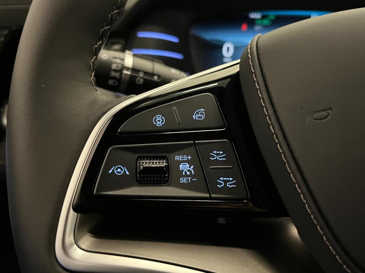 BYD Tang Flagship 108.8 kWh VOORRAAD 7 PERSOONS | APPLE CARPLAY | PANORAMADAK | MASSAGE STOELEN |