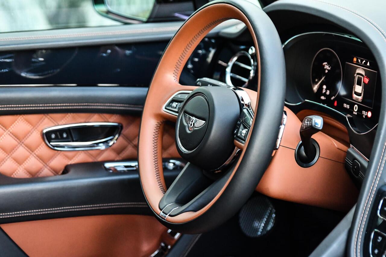 Bentley Bentayga 4.0 V8 First Edition |Naim|Panoramdak|22inch|Head-up|Massage|Touring|