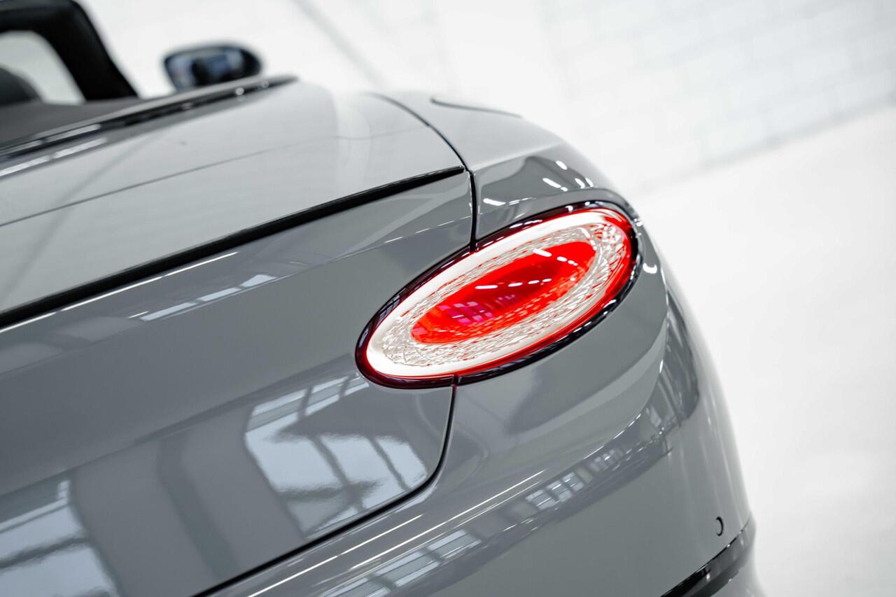 Bentley CONTINENTAL GTC W12 Speed Akrapovic | Mulliner | Touring Specification | Naim Sound system |