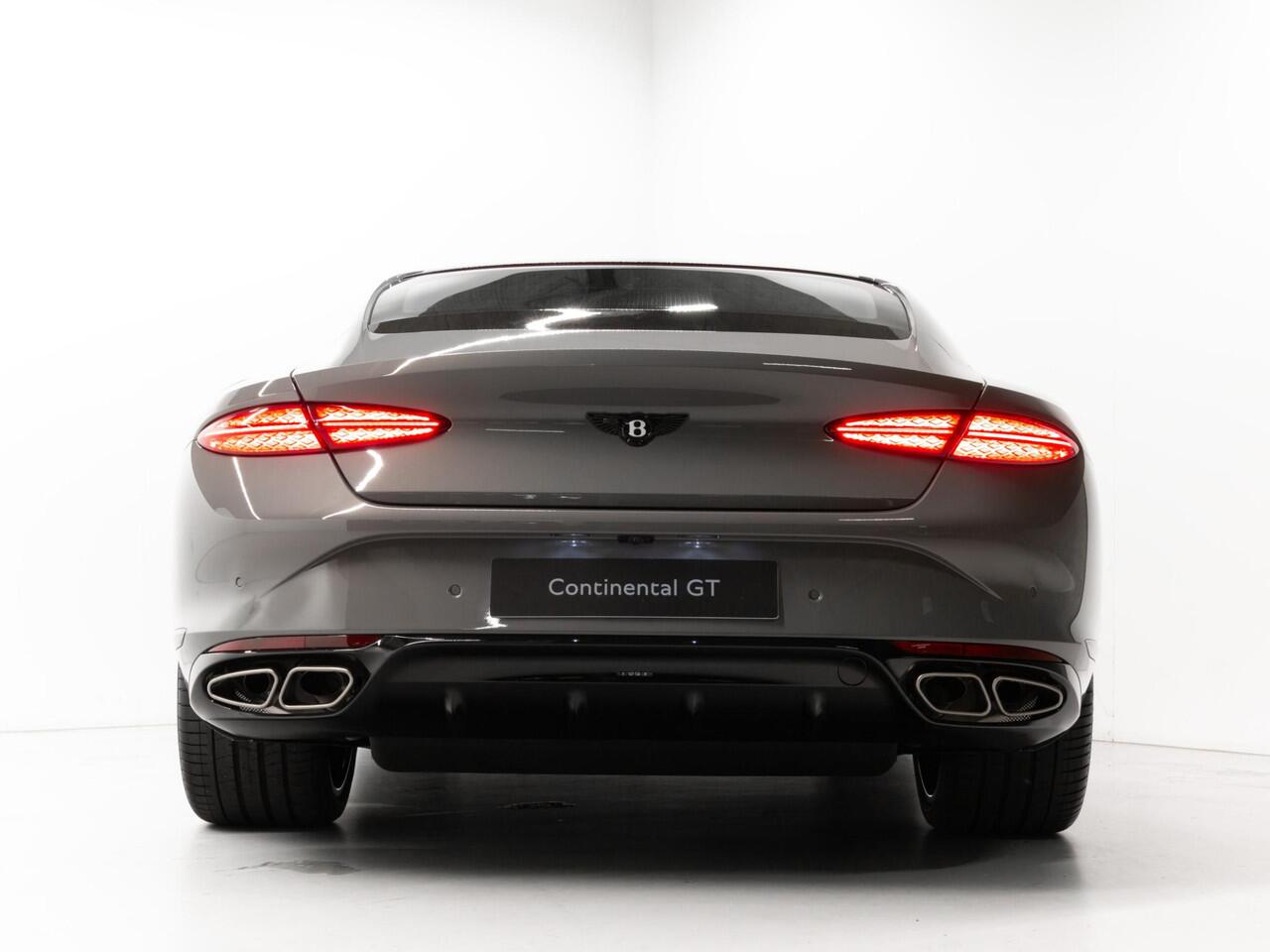 Bentley CONTINENTAL GT 4.0 V8 Hybrid Black Edition AKPRAPOVIC | WELLNESS SEATS