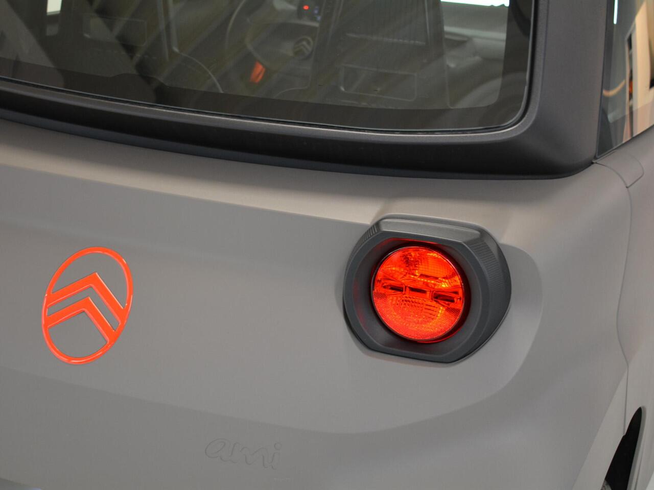 Citroen AMI Color pack Icy Direct rijden!