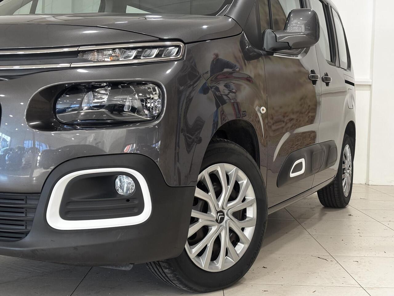 Citroen BERLINGO 1.2 PureTech Feel | Navigatie | Trekhaak | Hoge instap |