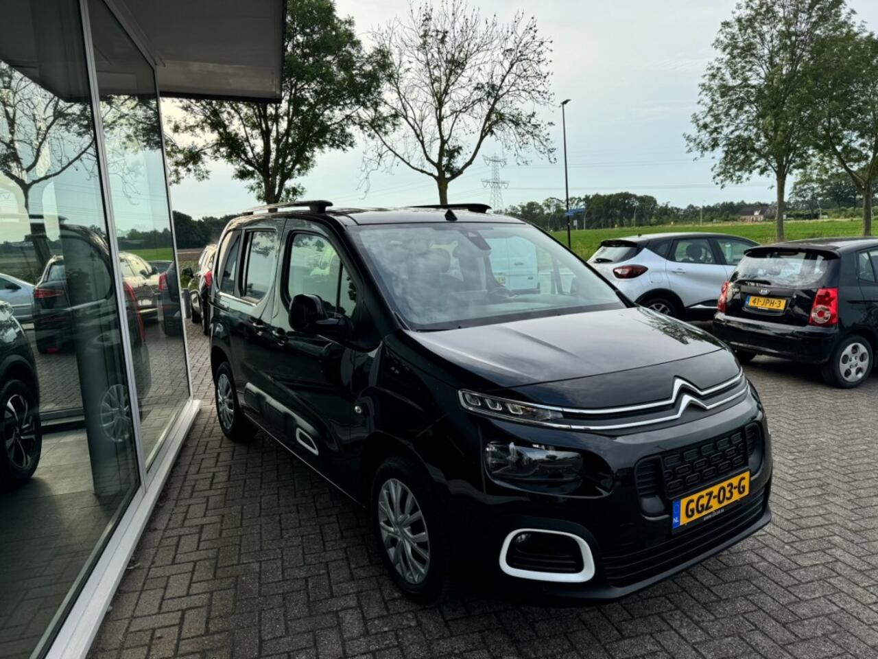 Citroen BERLINGO 1.2 PURETECH SHINE/ALL IN PRIJS/STOELVERWARMING