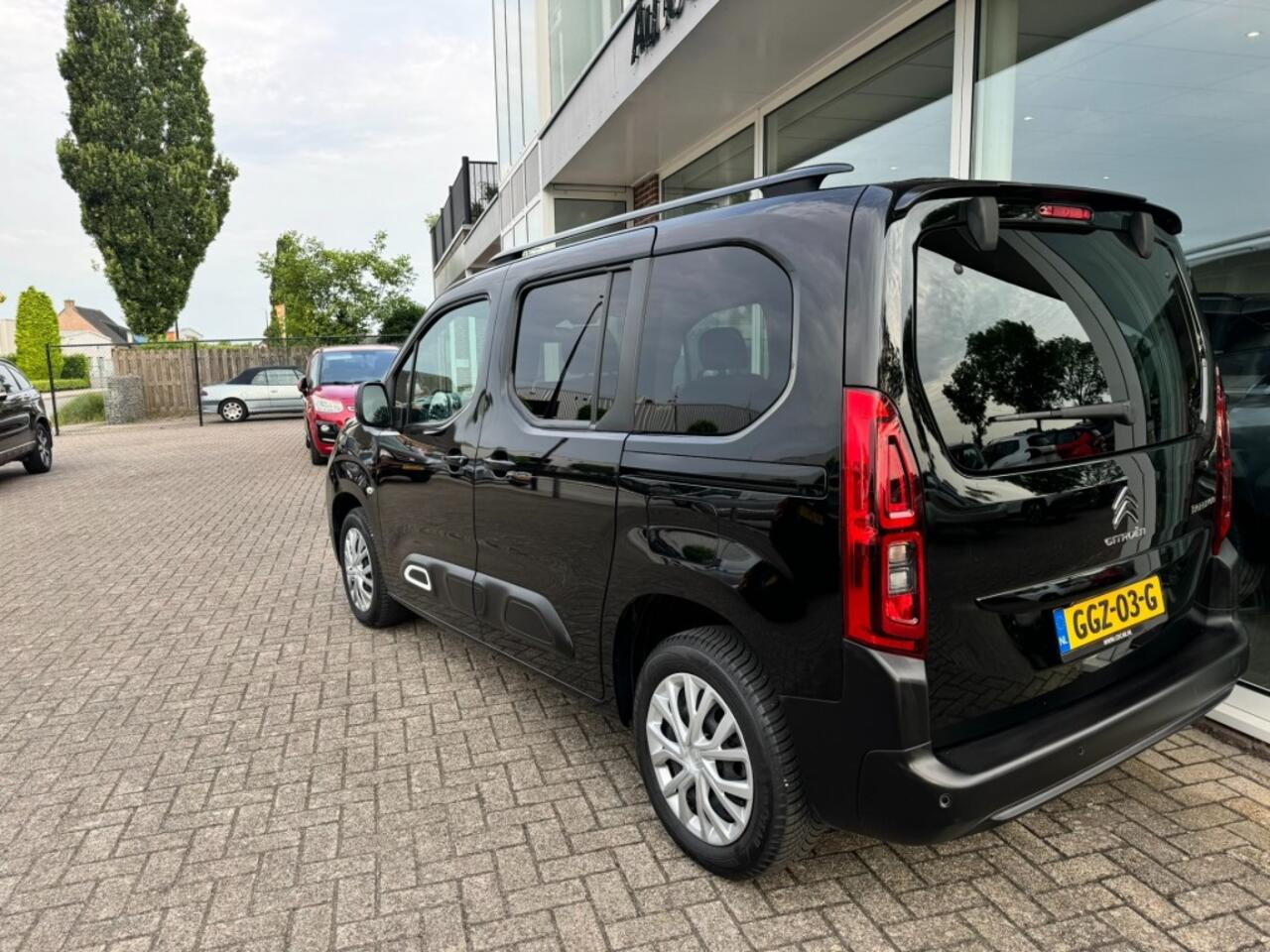 Citroen BERLINGO 1.2 PURETECH SHINE/ALL IN PRIJS/STOELVERWARMING