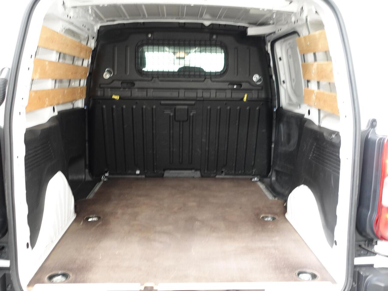 Citroen BERLINGO 130pk Automaat Apple Carplay Cruise control Parkeersensoren 3-zits Airco Euro6