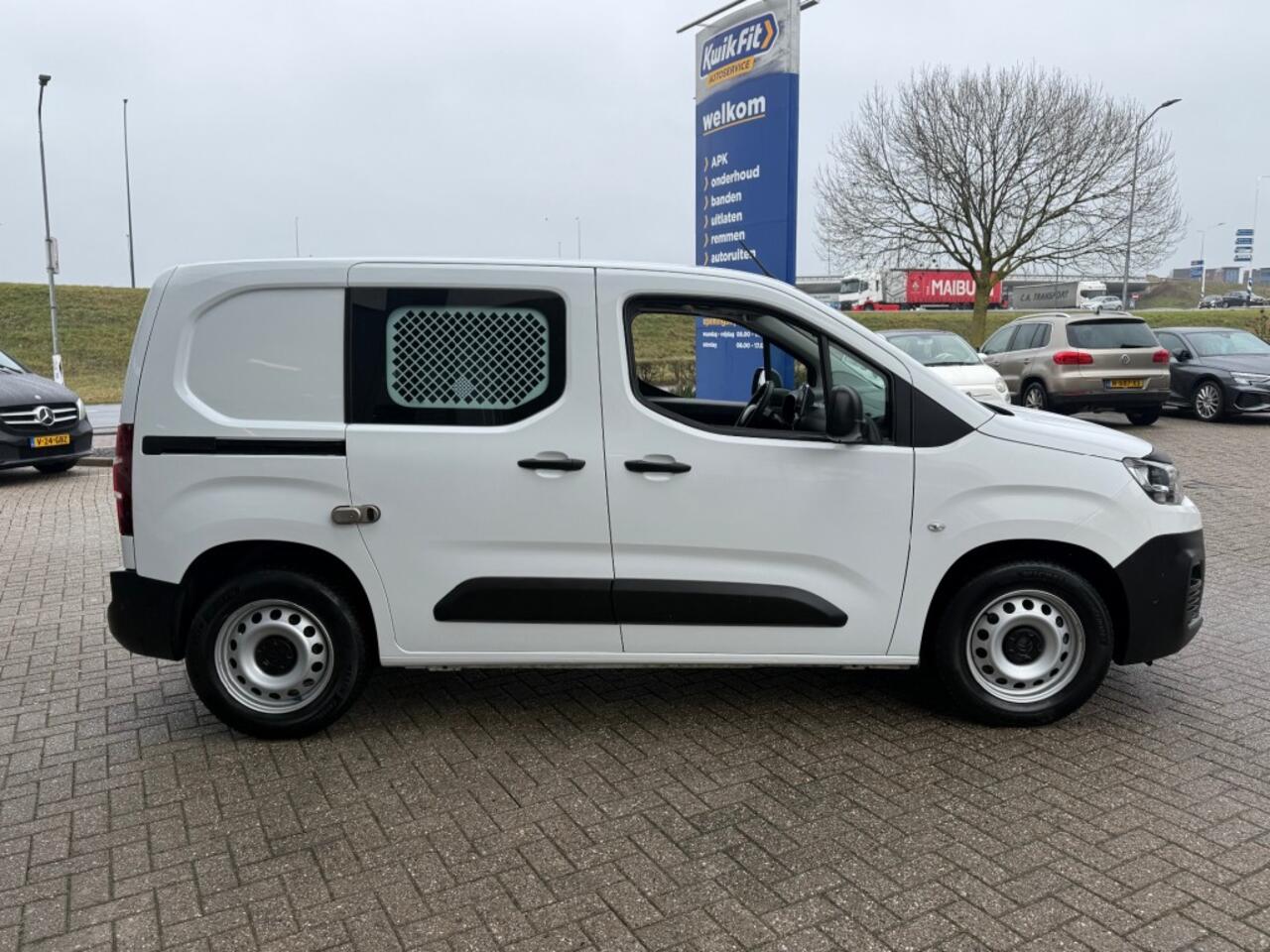 Citroen BERLINGO 1.2 130PK AUTOMAAT 3ZITPL BUSINESS AIRCO NAVI PDC.