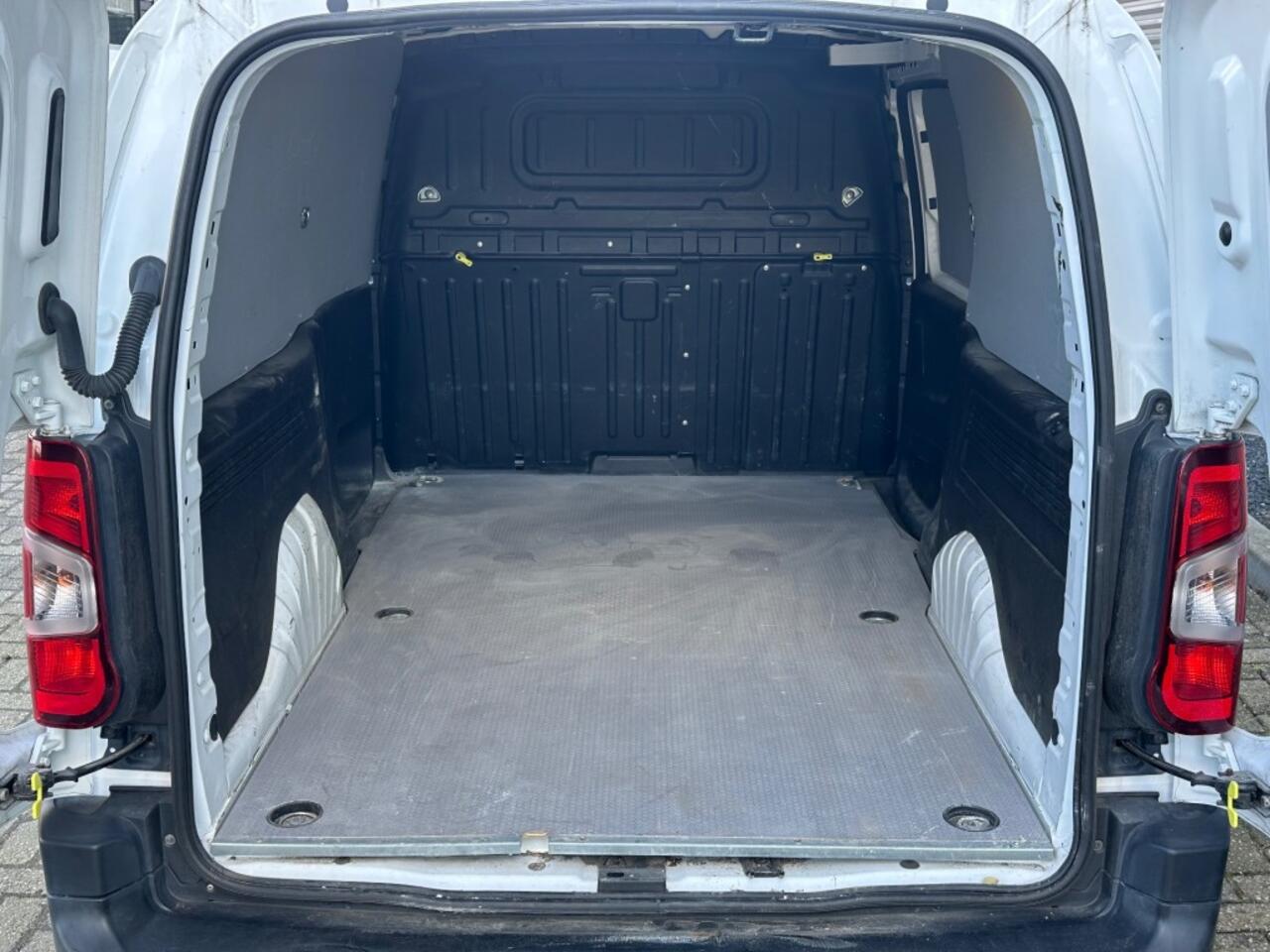 Citroen BERLINGO 1.2 PureTech Club XL AUTOMAAT !! GEEN MILIEUZONES !!