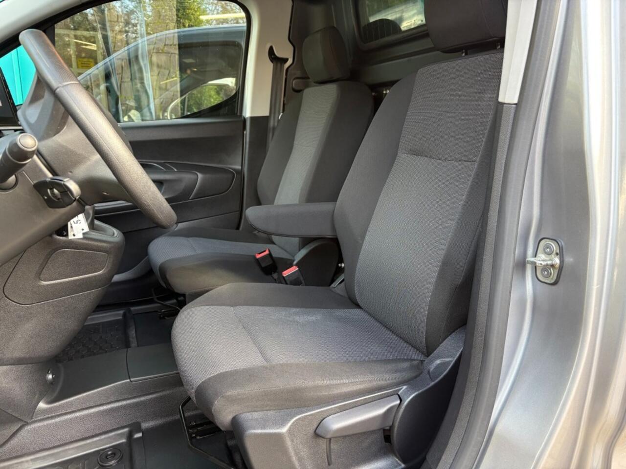 Citroen BERLINGO 1.5 BlueHDI 100pk CarPlay, Navi, Cruise, PDC, 16