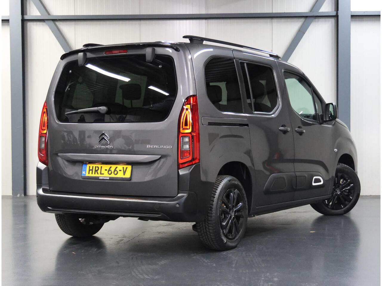 Citroen BERLINGO 1.2 130PK Shine | AUTOMAAT | AppleCarPlay/AndroidAuto | 5 Persoons! | Camera | Navigatie | Cruise Control | Climate Control | Dakreals | Parkeersensoren | Privacy Glass | Armsteunen | Isofix |