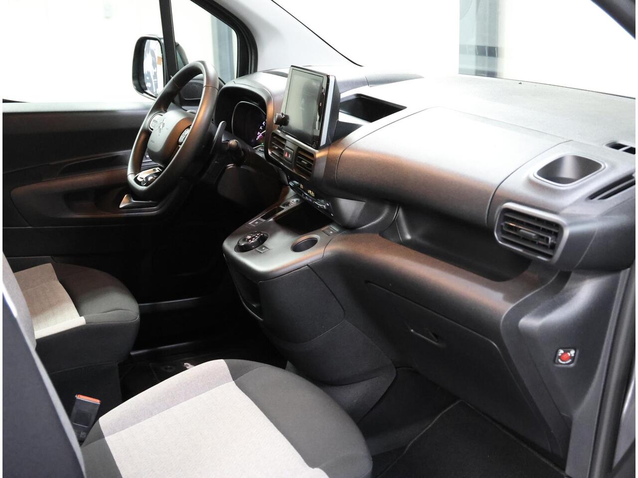 Citroen BERLINGO 1.2 130PK Shine | AUTOMAAT | AppleCarPlay/AndroidAuto | 5 Persoons! | Camera | Navigatie | Cruise Control | Climate Control | Dakreals | Parkeersensoren | Privacy Glass | Armsteunen | Isofix |
