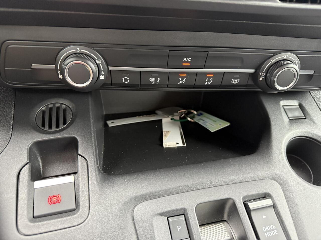 Citroen BERLINGO ë-Berlingo Feel 50 kWh Airco/Camera/Groot Scherm/Parkeersensoren/320km actieradius/GEEN AFLEVERKOSTEN