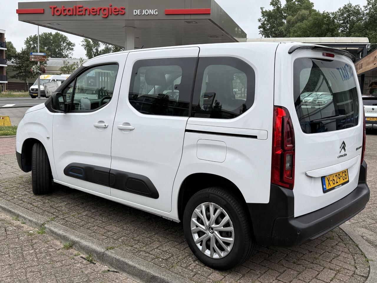 Citroen BERLINGO ë-Berlingo Feel 50 kWh Airco/Camera/Groot Scherm/Parkeersensoren/320km actieradius/GEEN AFLEVERKOSTEN