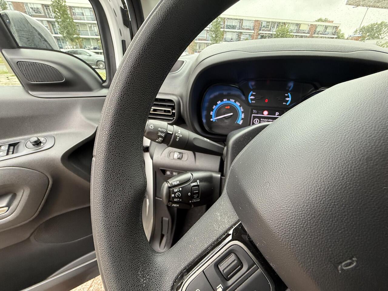 Citroen BERLINGO ë-Berlingo Feel 50 kWh Airco/Camera/Groot Scherm/Parkeersensoren/320km actieradius/GEEN AFLEVERKOSTEN