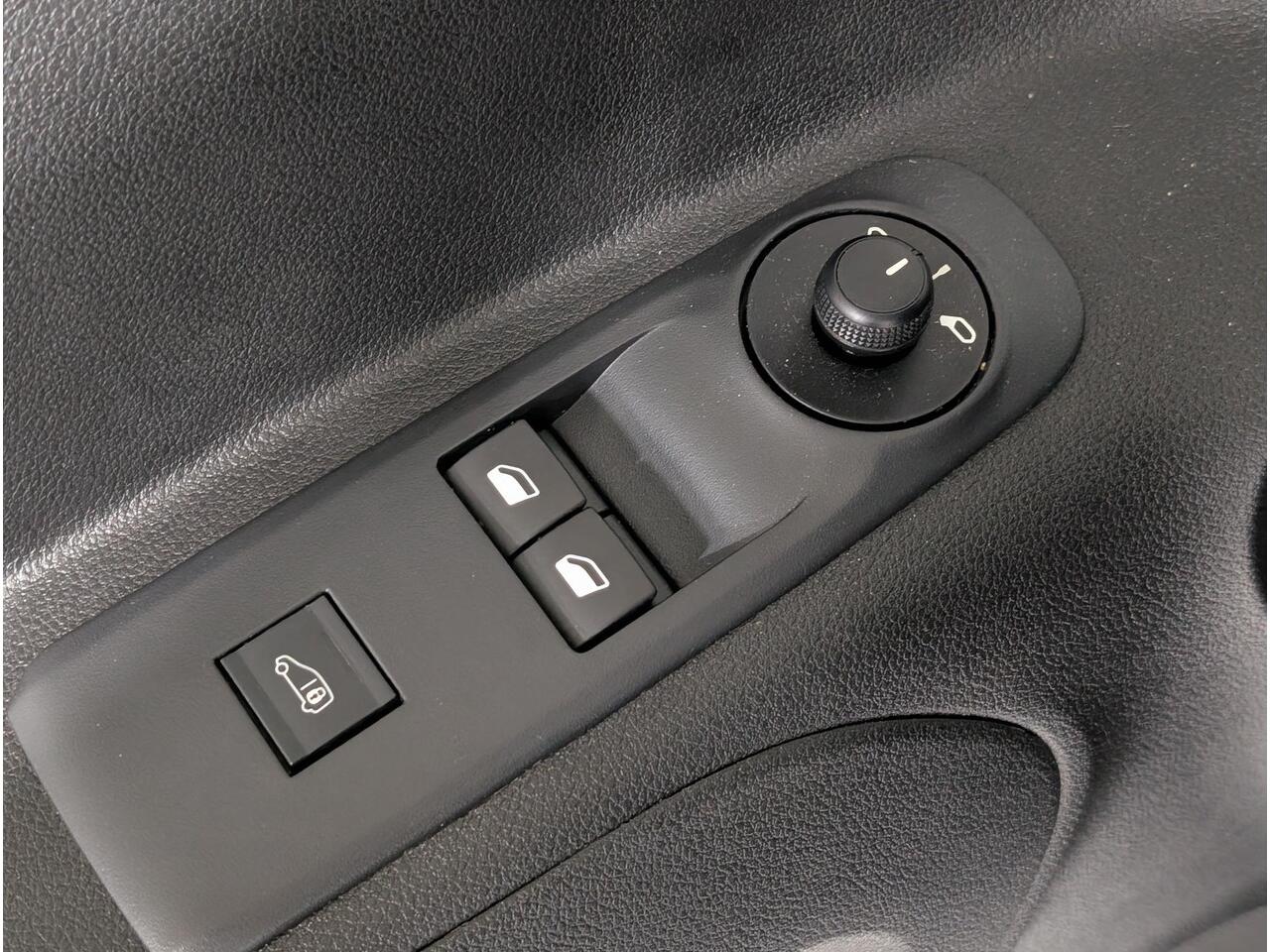 Citroen BERLINGO XL L2 Club 1.5 BlueHDi 130pk 1.000kg | 3-ZITS | CAMERA | NAVI | CRUISE CONTROL | PDC V+A | APPLE CARPLAY / ANDROID AUTO | AIRCO | DAB+