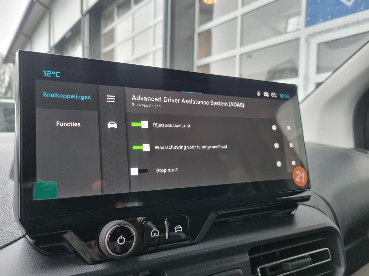 Citroen BERLINGO 1.2 PureTech Shine / Nieuwste Model / TREKHAAK / NAVI / CAMERA / CRUISE / LED / AIRCO ECC