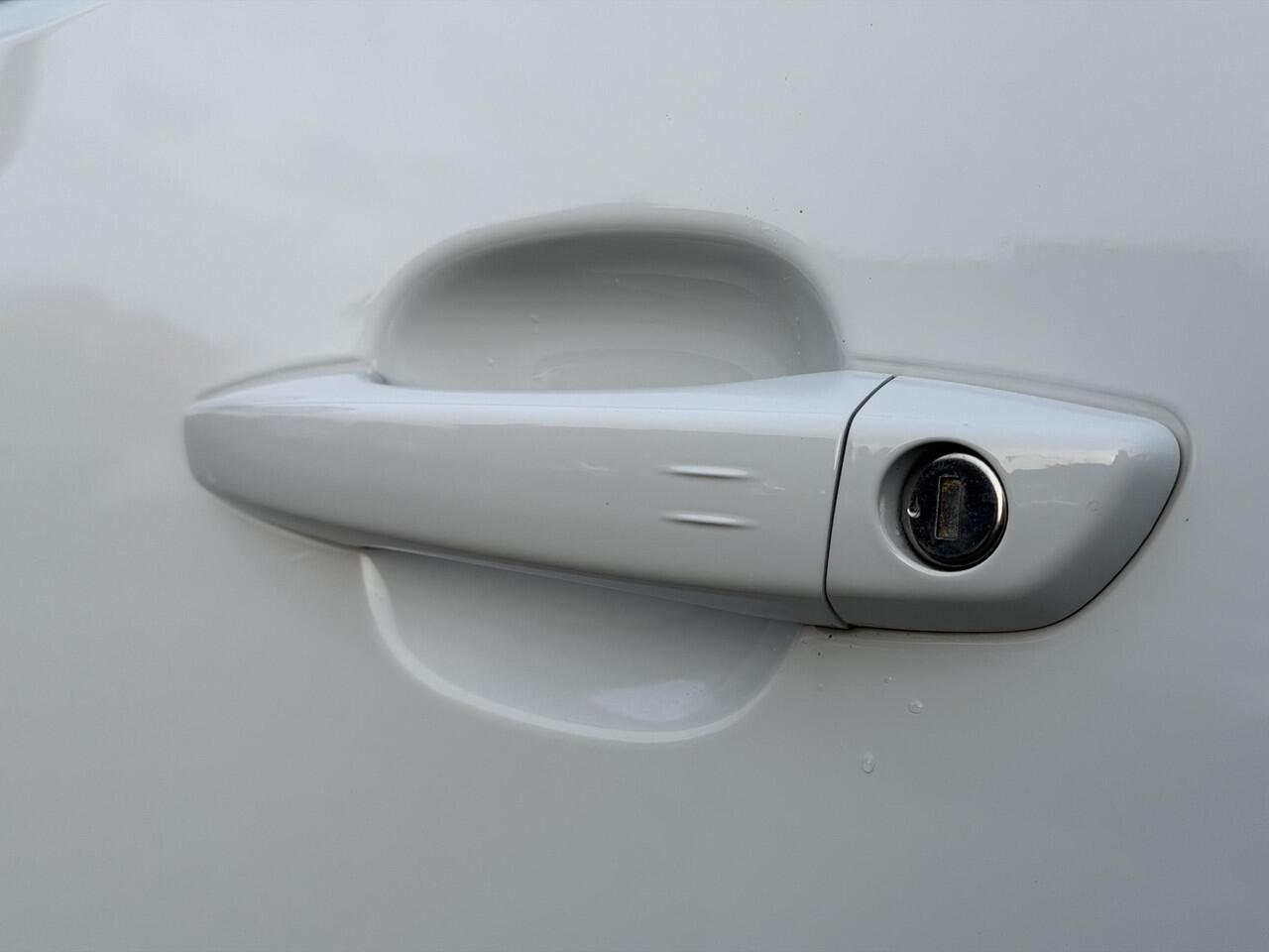 Citroen BERLINGO ë-Berlingo 50kWh 136PK Automaat DAB, Keyless, Draadloze Telefoonlader, Parkeersensoren, Trekhaak