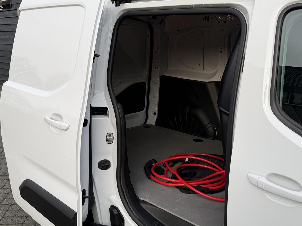 Citroen BERLINGO ë-Berlingo 50kWh 136PK Automaat DAB, Keyless, Draadloze Telefoonlader, Parkeersensoren, Trekhaak