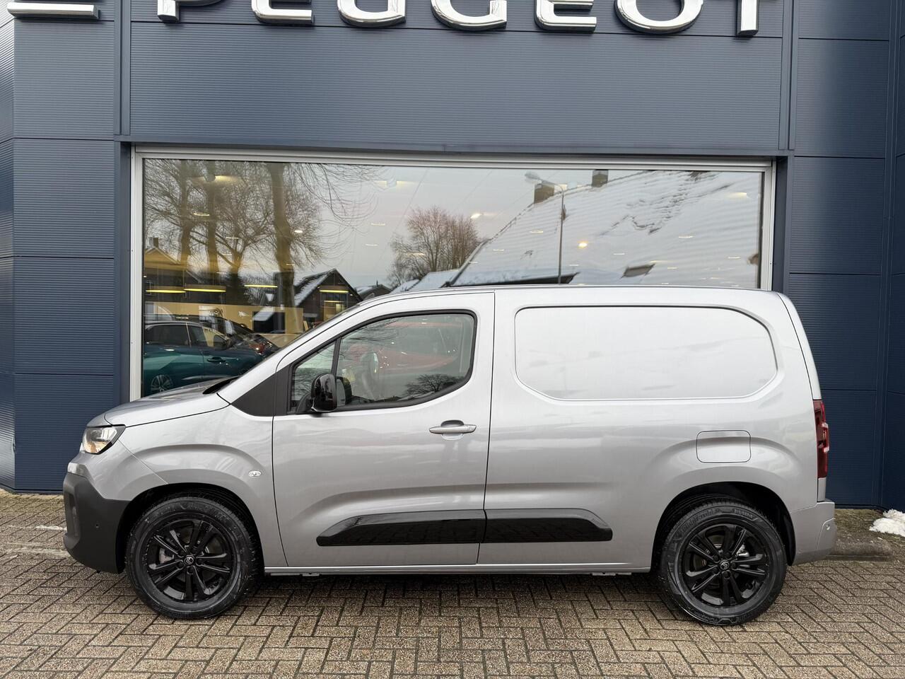 Citroen BERLINGO ë-Berlingo 136 PK L1 | Automaat | 100% Elektrisch | 3 zits | Pack Look | Navigatie | Achteruitrijcamera | Lichtmetalen Velgen | Parkeersensoren | Dodehoekdetectie | DAB | Vloer + zijwand bekleding | Trekhaak voorbereiding | Reservewiel |