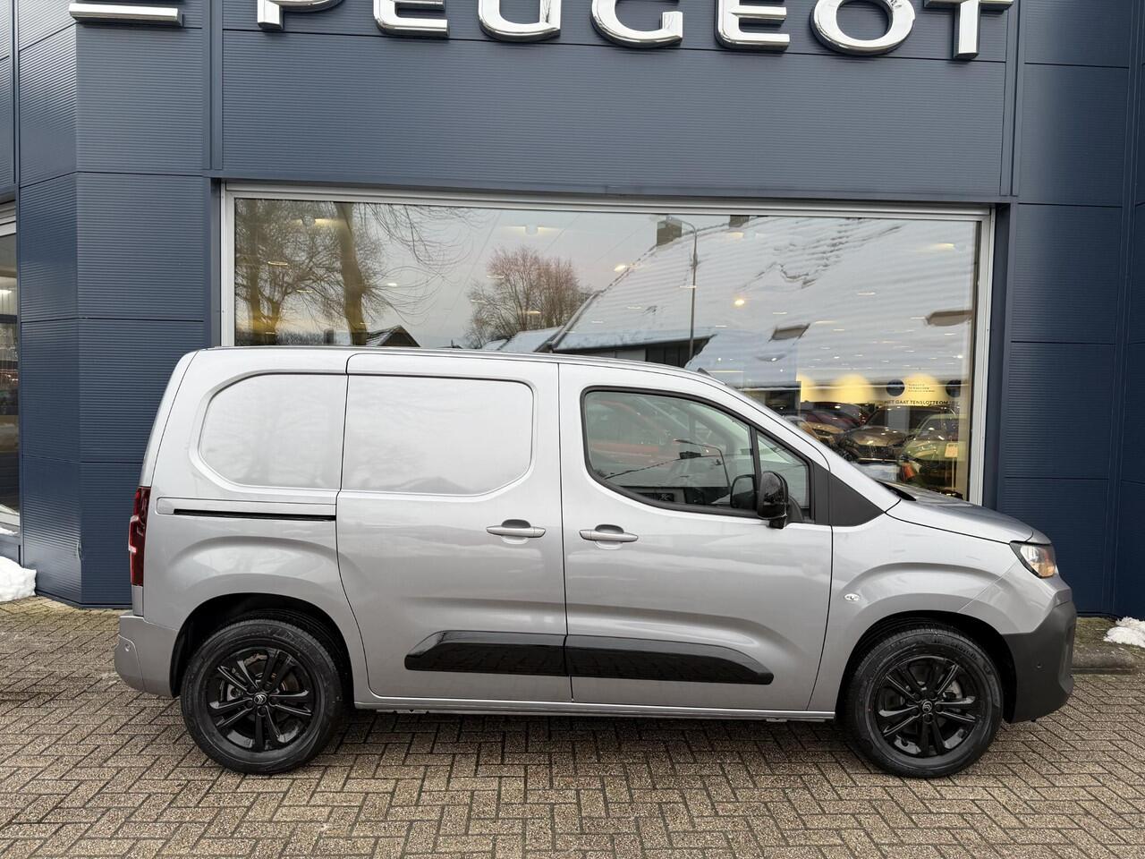 Citroen BERLINGO ë-Berlingo 136 PK L1 | Automaat | 100% Elektrisch | 3 zits | Pack Look | Navigatie | Achteruitrijcamera | Lichtmetalen Velgen | Parkeersensoren | Dodehoekdetectie | DAB | Vloer + zijwand bekleding | Trekhaak voorbereiding | Reservewiel |