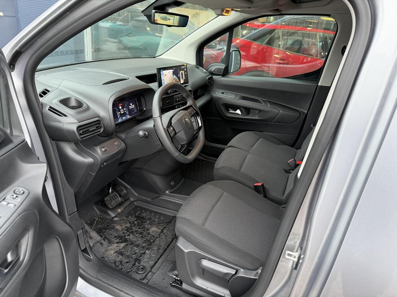 Citroen BERLINGO ë-Berlingo 136 PK L1 | Automaat | 100% Elektrisch | 3 zits | Pack Look | Navigatie | Achteruitrijcamera | Lichtmetalen Velgen | Parkeersensoren | Dodehoekdetectie | DAB | Vloer + zijwand bekleding | Trekhaak voorbereiding | Reservewiel |