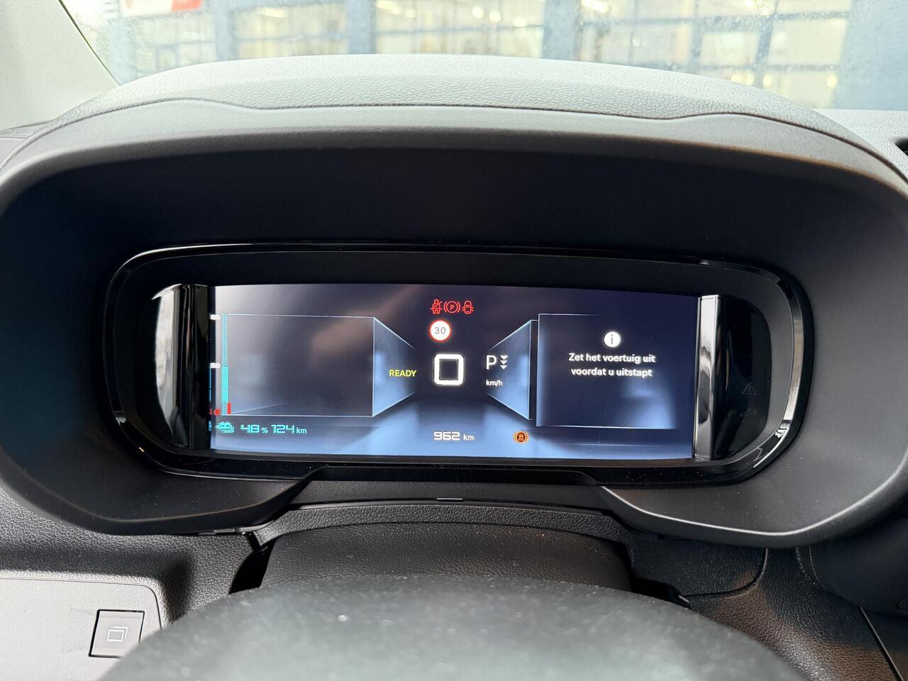 Citroen BERLINGO ë-Berlingo 136 PK L1 | Automaat | 100% Elektrisch | 3 zits | Pack Look | Navigatie | Achteruitrijcamera | Lichtmetalen Velgen | Parkeersensoren | Dodehoekdetectie | DAB | Vloer + zijwand bekleding | Trekhaak voorbereiding | Reservewiel |