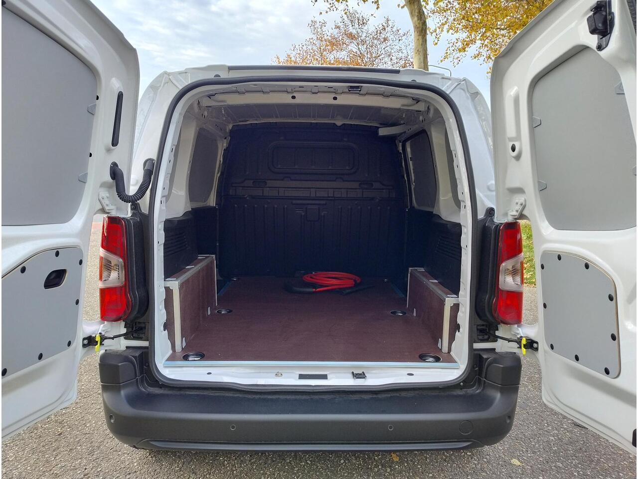 Citroen BERLINGO ë-Berlingo L1 50 kWh 136pk | 8 jaar garantie | 0% financial lease | Apple Carplay | Android Auto | Multimedia | Achteruitrijcamera | Parkeersensoren achter | Digital cockpit | Stuurwielbediening | Bestuurdersstoel comfort | Armsteun | Warmtepomp | Vehicle