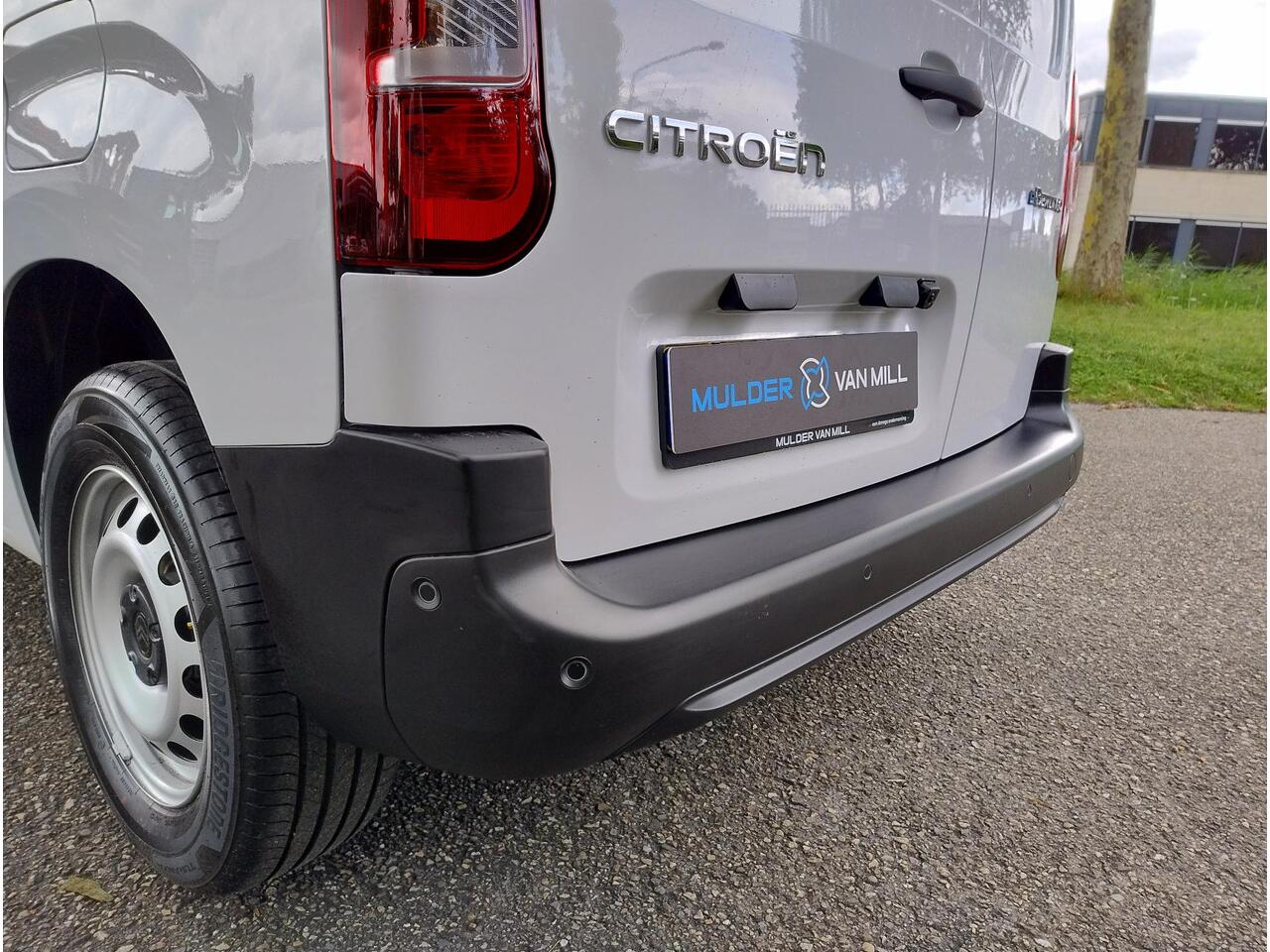 Citroen BERLINGO ë-Berlingo L1 50 kWh 136pk | 8 jaar garantie | 0% financial lease | Apple Carplay | Android Auto | Multimedia | Achteruitrijcamera | Parkeersensoren achter | Digital cockpit | Stuurwielbediening | Bestuurdersstoel comfort | Armsteun | Warmtepomp | Vehicle