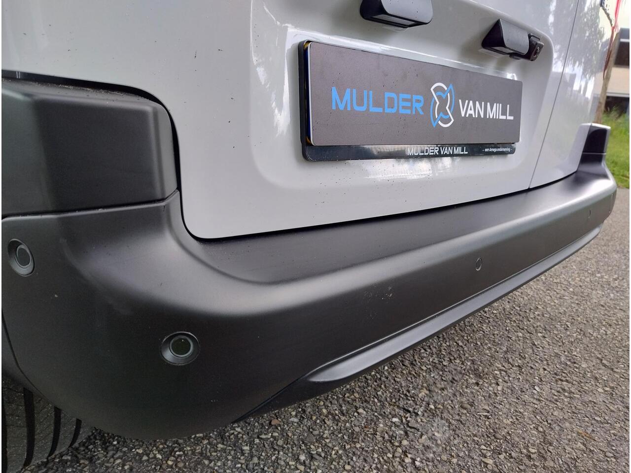 Citroen BERLINGO ë-Berlingo L1 50 kWh 136pk | 8 jaar garantie | 0% financial lease | Apple Carplay | Android Auto | Multimedia | Achteruitrijcamera | Parkeersensoren achter | Digital cockpit | Stuurwielbediening | Bestuurdersstoel comfort | Armsteun | van van ¤29.625 voor