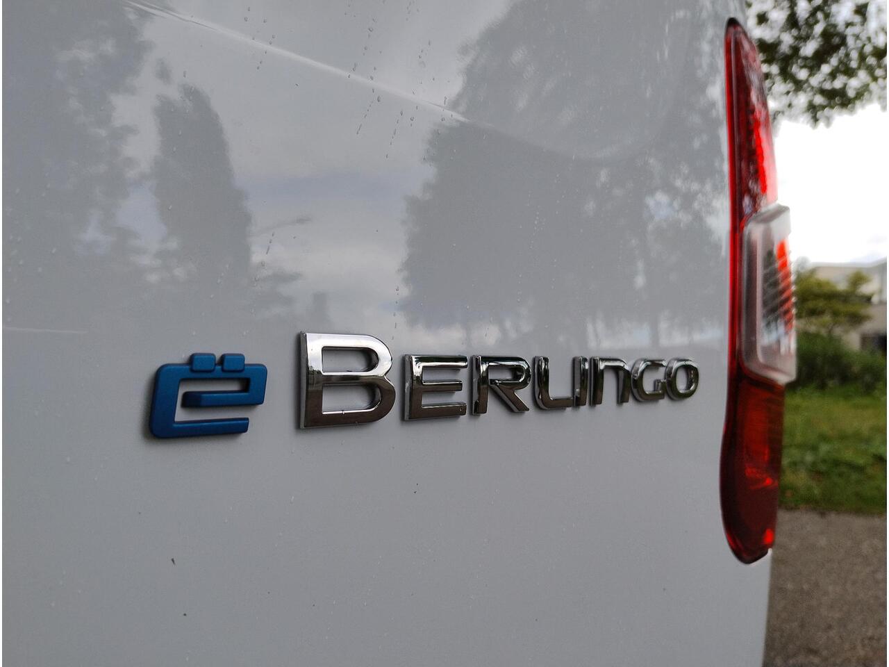 Citroen BERLINGO ë-Berlingo L1 50 kWh 136pk | 8 jaar garantie | 0% financial lease | Apple Carplay | Android Auto | Multimedia | Achteruitrijcamera | Parkeersensoren achter | Digital cockpit | Stuurwielbediening | Bestuurdersstoel comfort | Armsteun | van van ¤29.625 voor