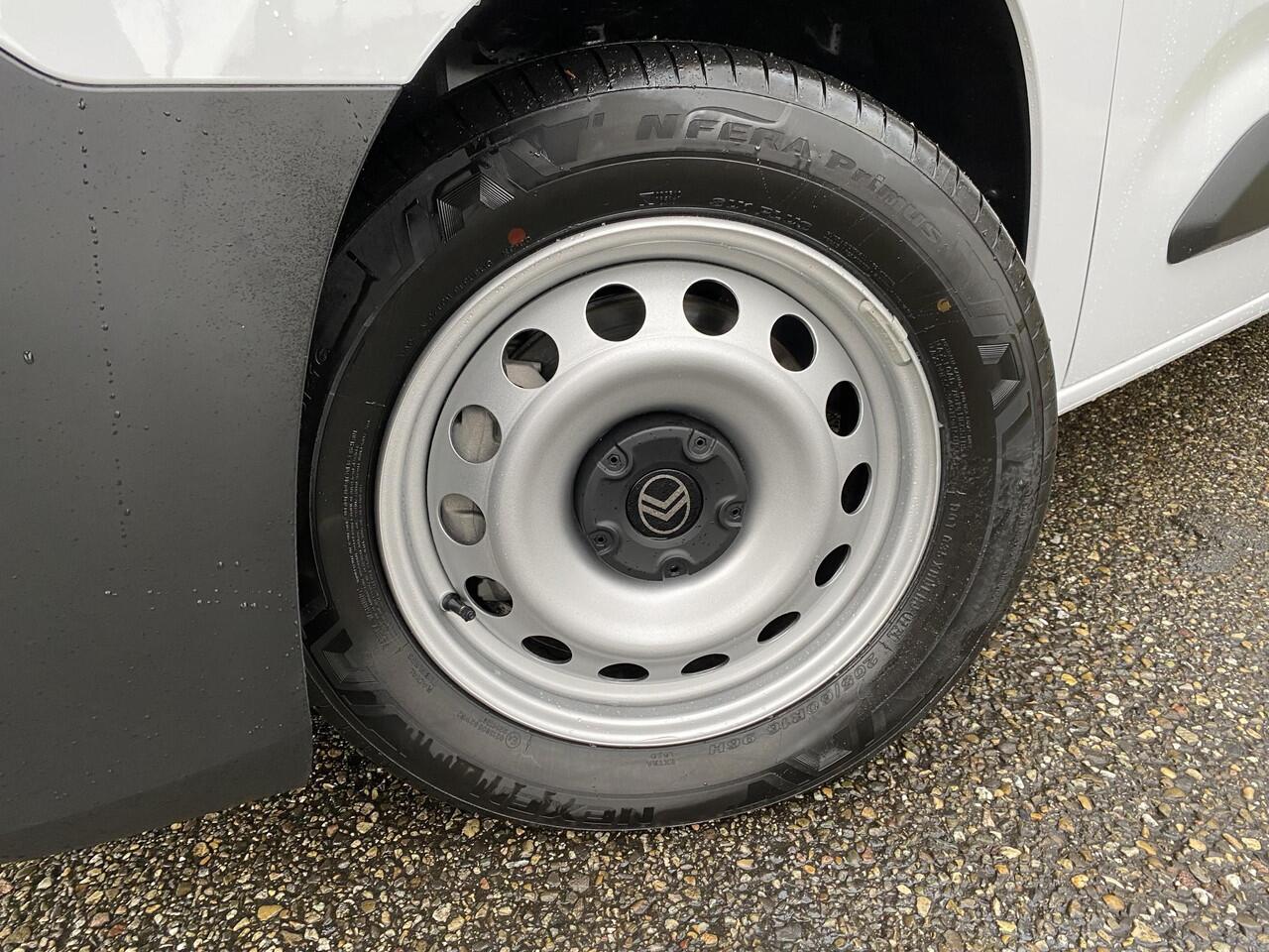 Citroen BERLINGO ë-Berlingo L2 50 kWh 136pk | 8 jaar garantie | 0% financial lease | Apple Carplay | Android Auto | Multimedia | Achteruitrijcamera | Parkeersensoren achter | Digital cockpit | Stuurwielbediening | Bestuurdersstoel comfort | Armsteun | van ¤30.575 voor ¤26