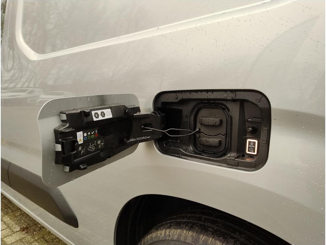 Citroen BERLINGO ë-Berlingo L1 50 kWh 136pk | 8 jaar garantie | 0% financial lease | Apple Carplay | Android Auto | Multimedia | Achteruitrijcamera | Parkeersensoren achter | Digital cockpit | Stuurwielbediening | Bestuurdersstoel comfort | Armsteun | van van ¤29.975 voor