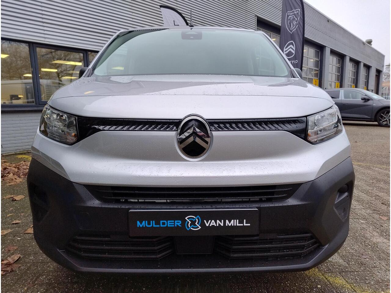 Citroen BERLINGO ë-Berlingo L1 50 kWh 136pk | 8 jaar garantie | 0% financial lease | Apple Carplay | Android Auto | Multimedia | Achteruitrijcamera | Parkeersensoren achter | Digital cockpit | Stuurwielbediening | Bestuurdersstoel comfort | Armsteun | van van ¤29.975 voor