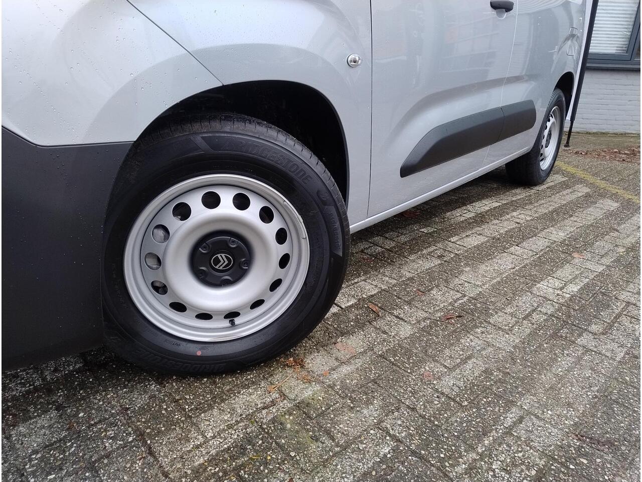 Citroen BERLINGO ë-Berlingo L1 50 kWh 136pk | 8 jaar garantie | 0% financial lease | Apple Carplay | Android Auto | Multimedia | Achteruitrijcamera | Parkeersensoren achter | Digital cockpit | Stuurwielbediening | Bestuurdersstoel comfort | Armsteun | van van ¤29.975 voor