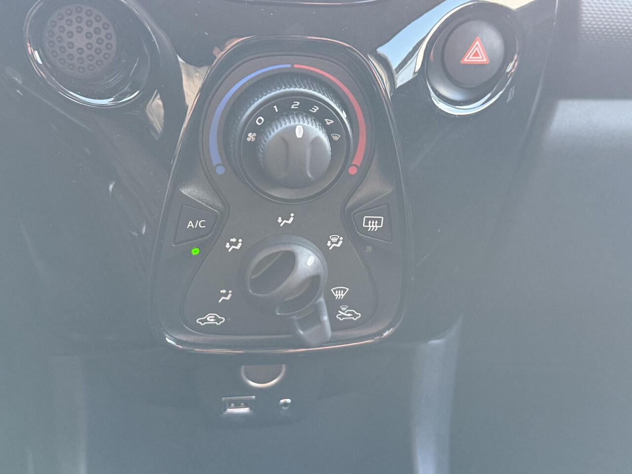 Citroen C1 1.0 VTi Feel / ALL-IN RIJKLAARPRIJS /Airco/AppleCarplay/Parkeersensoren/Donker getint Glas