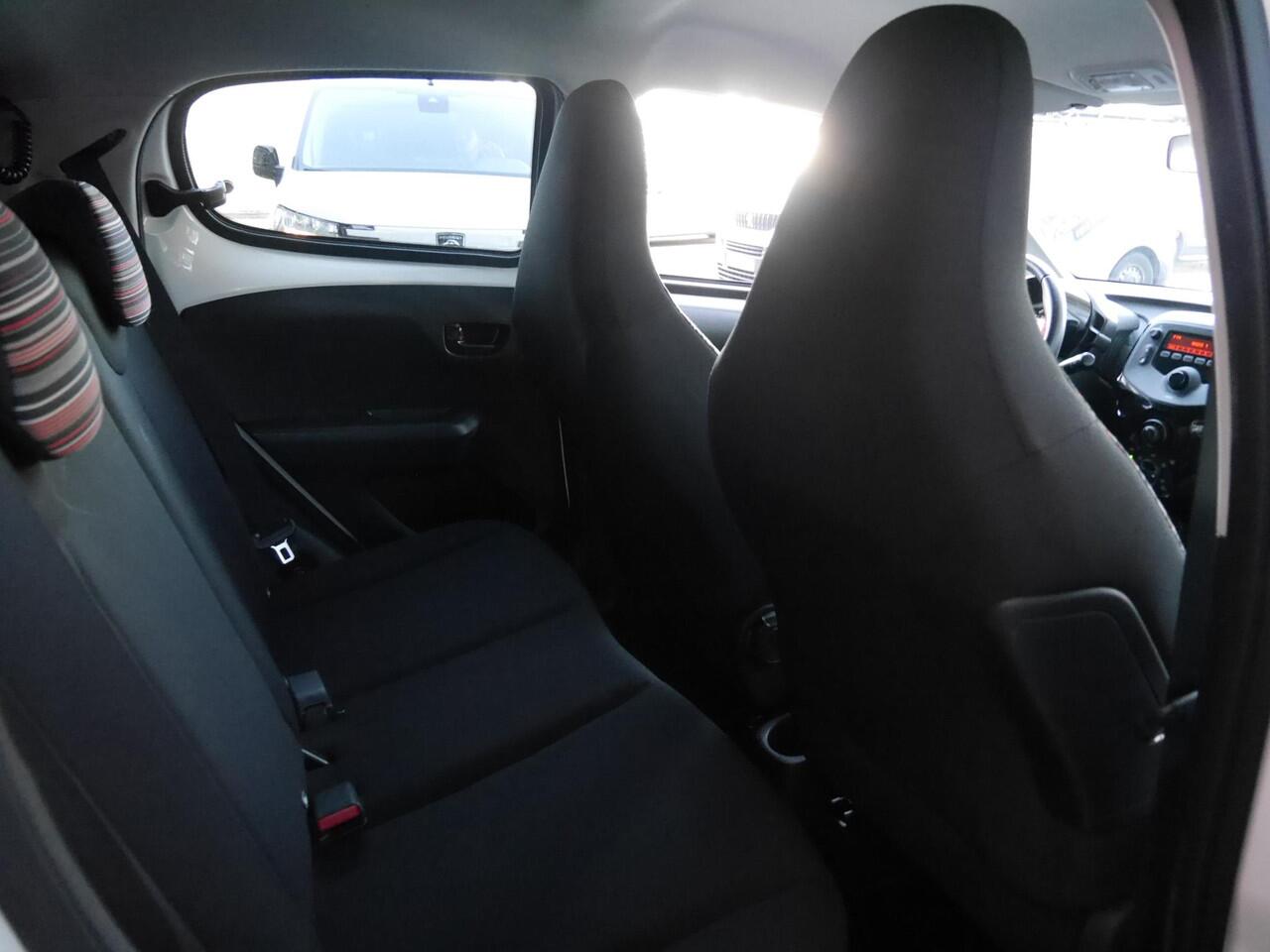 Citroen C1 1.0 VTi Feel | Airco | Getint glas | Snelheidsbegrenzer | DAB Radio | Bluetooth | 5DRS