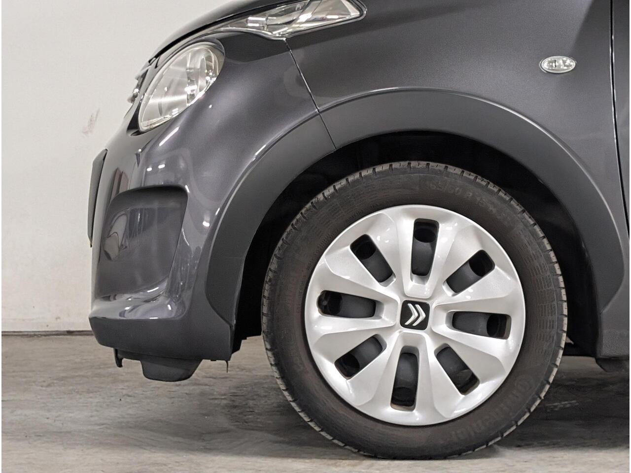 Citroen C1 5-deurs Millenium 1.0 e-VTi 72pk | APPLE CARPLAY / ANDROID AUTO | CAMERA | EXTRA GETINT RAMEN | LEDER STUUR | ISOFIX |