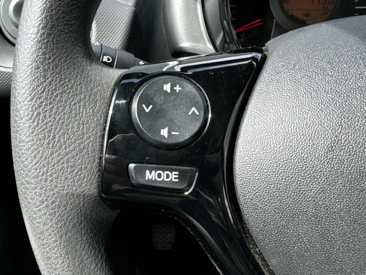 Citroen C1 1.0 VTi 72pk Feel | NL auto | Bluetooth | AC | ASR